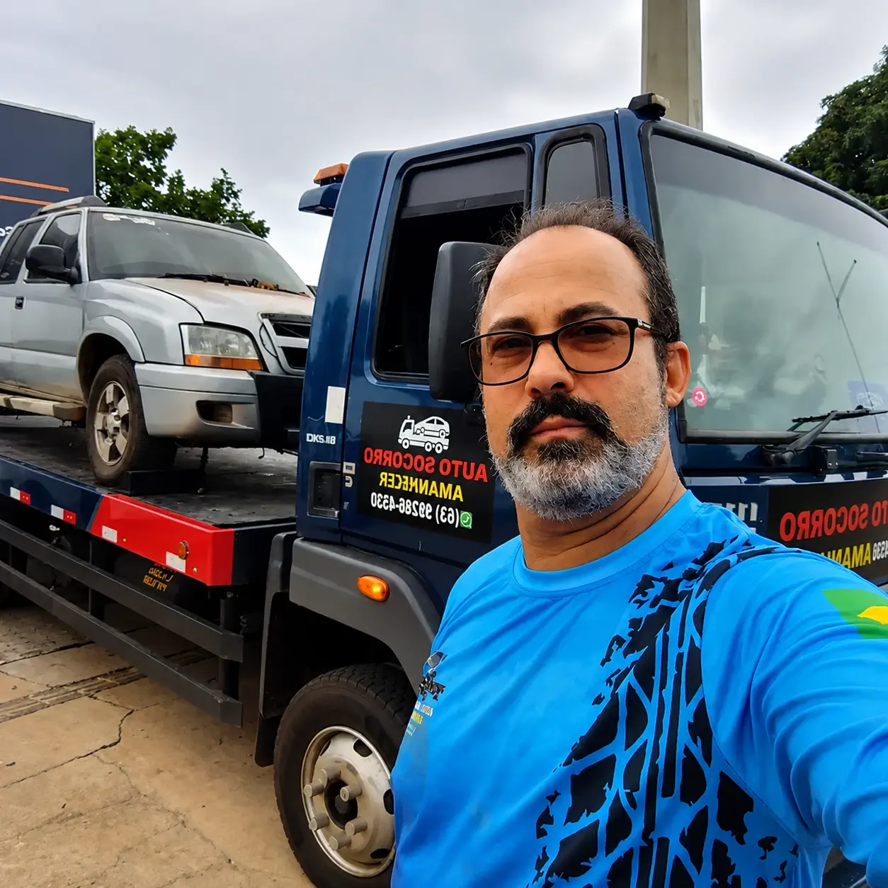 Equipe do Amanhecer Auto Socorro em atendimento